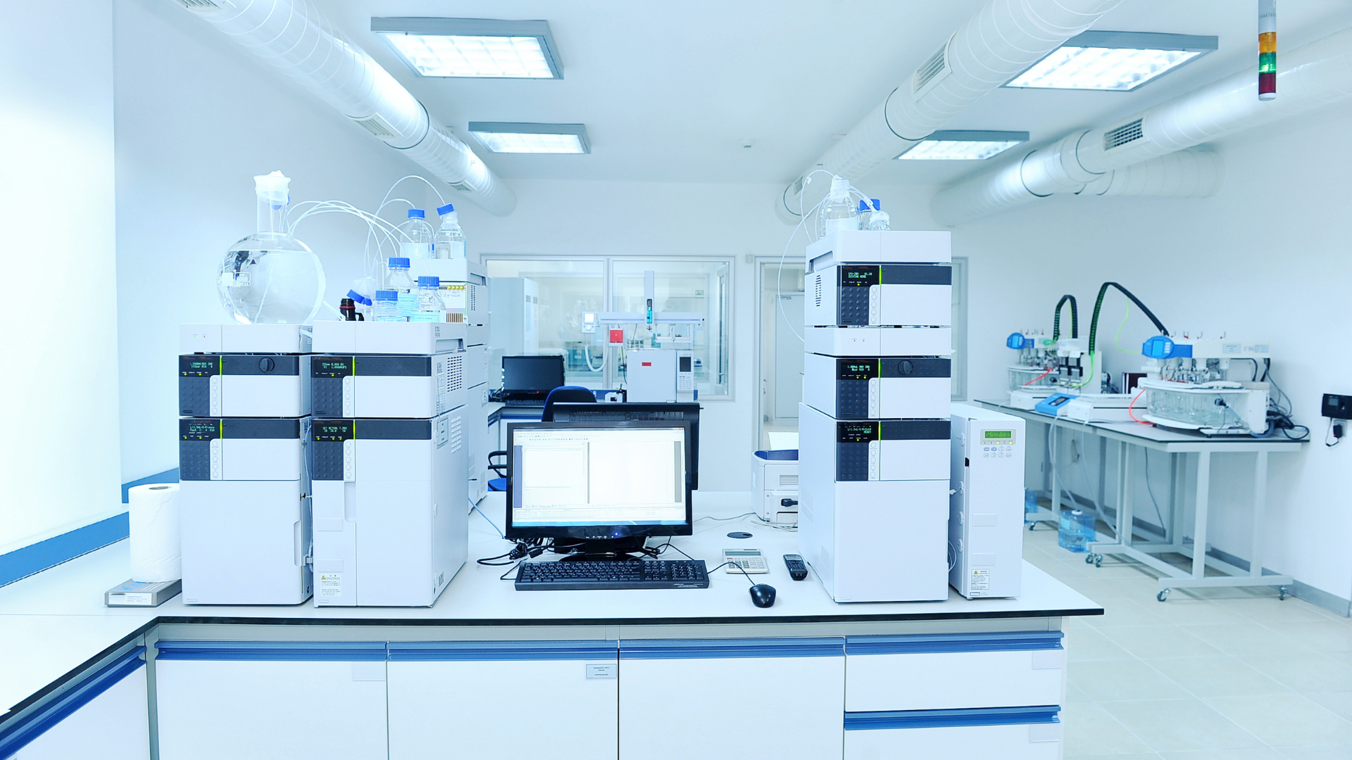 Alphalytik Advanced High-Throughput HPLC & Dissolution Testing Cleanroom Facility